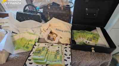 guardia di finanza borse false.jpg