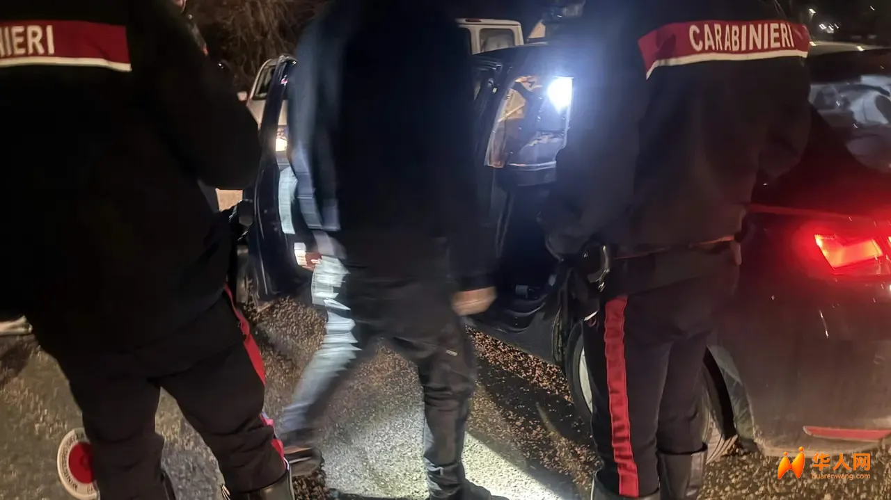 米兰一男子在加油时头部遭到重击，三摩洛哥人试图夺车！