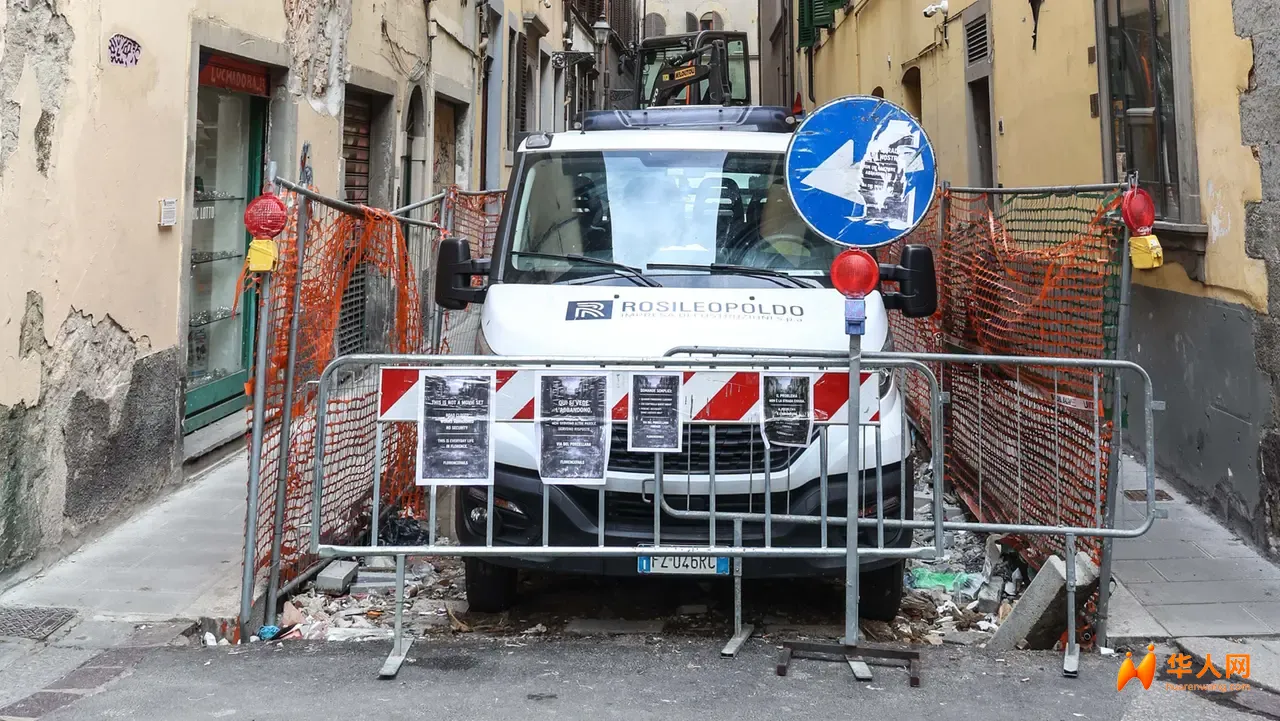 佛罗伦萨一条50米的街道封了一年没动工，居民怒贴标语“我们被遗忘了” …