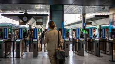 Sciopero treni Trenord. Tornelli. Foto LaPresse 2.jpg