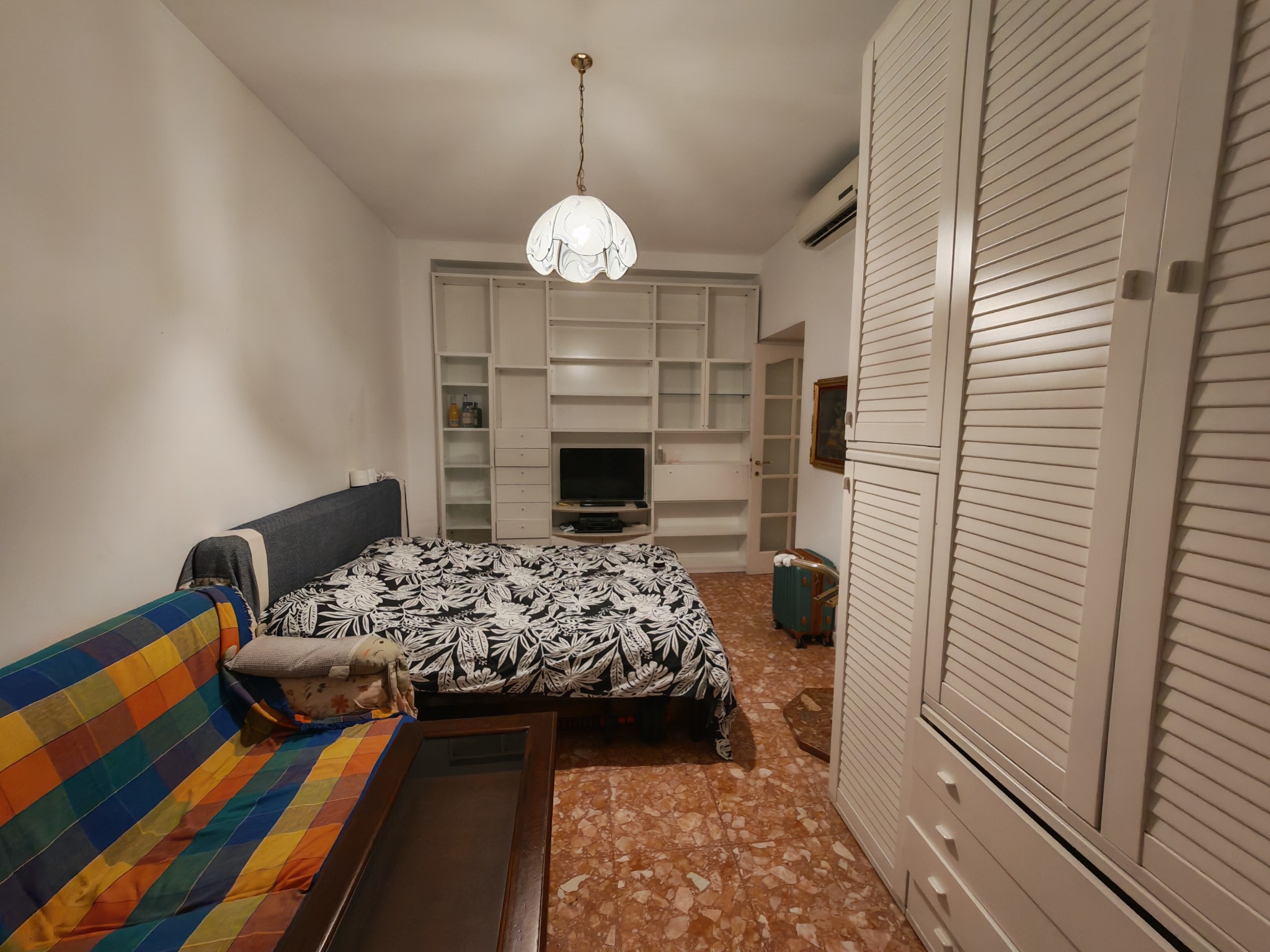 米兰转租红线Gorla地铁口朝南单间，有阳光☀️有阳台