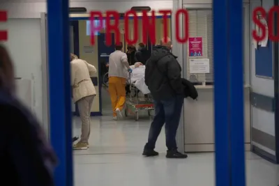pronto-soccorso-barelle-sanita.webp