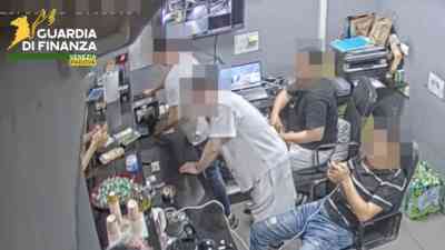 Guardia di finanza banca clandestina.jpg