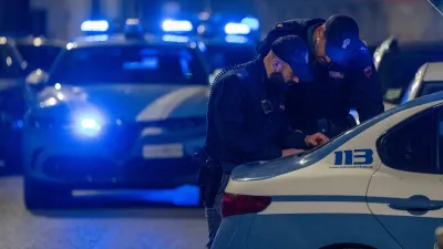 polizia-in-azione-a-milano.webp
