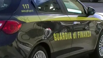guardia-di-finanza-in-azione-foto-di-archivio.webp