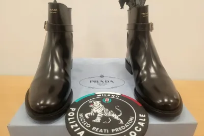 stivaletti-prada-anche-questi-rubati.webp