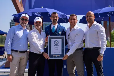 l-assegnazione-a-bluserena-del-guinness-world-record-per-la-sdraio-piu-grande-de.webp