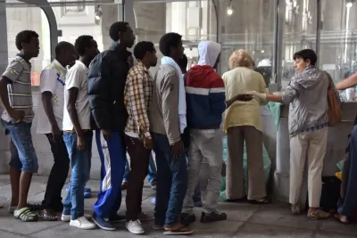 1695491085-immigrati.webp