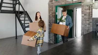 una-famiglia-nella-nuova-casa.webp