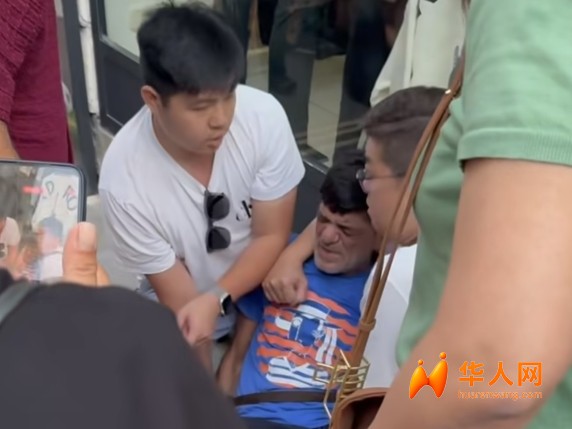 威尼斯老牌扒手险遭群众围攻，“反扒议员”关键时刻出手救人 …